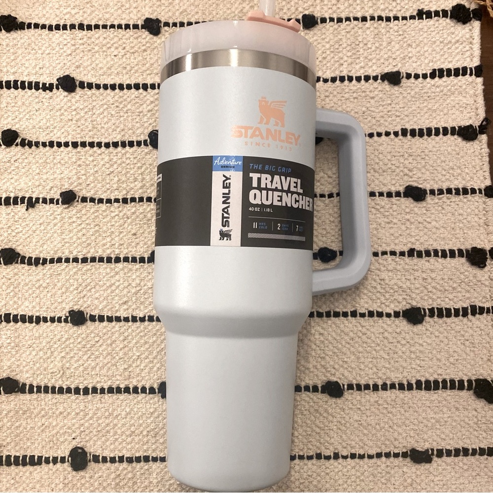 NWT Stanley 40 oz Travel Quencher Tumbler